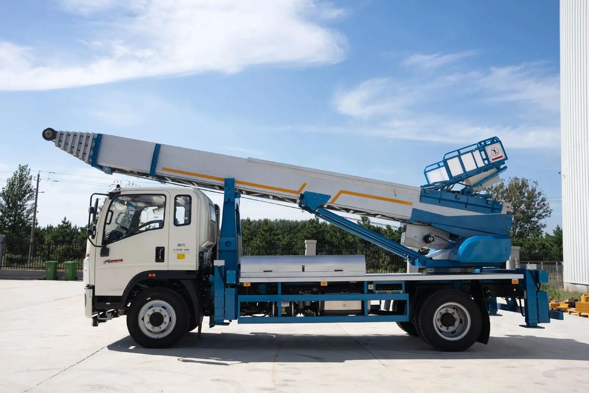 新龙云梯上料车租赁费用