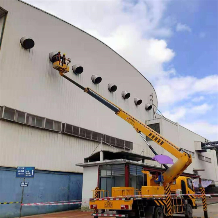 新龙高空作业车出租服务：专业广告牌安装解决方案