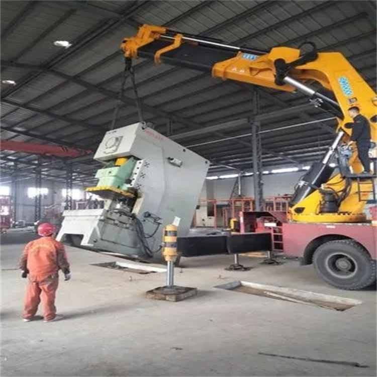 新龙80吨折臂吊车出租附近电话