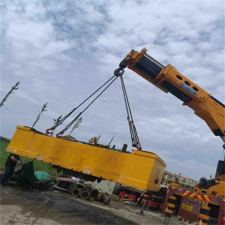 新龙随车吊吊集装箱怎么吊