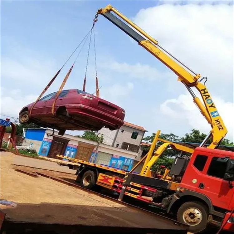 新龙吊车吊汽车的正确方法